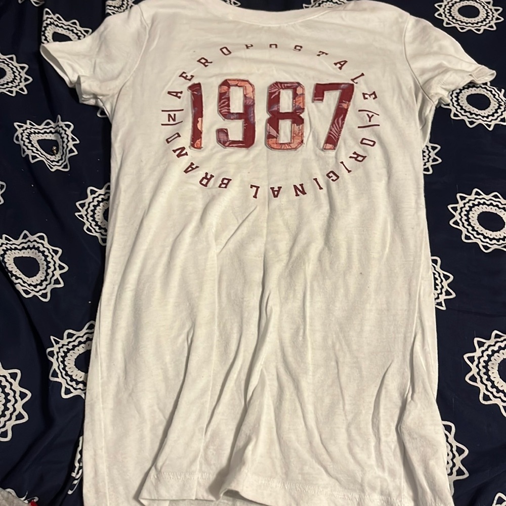 white fitted shirt